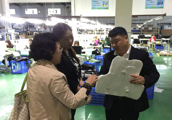 热烈欢迎湖北省老河口市市委副书记王岩一行莅临YP街机电子科技集团有限公司参观考察工作
